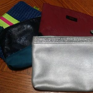 4 Mini organizing or makeup bags